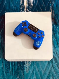 بلي 4 سلم للبيع ذاكرة 500GB كامل ملحقات مع كارتونه  وياه fifa 26 و GTA...
