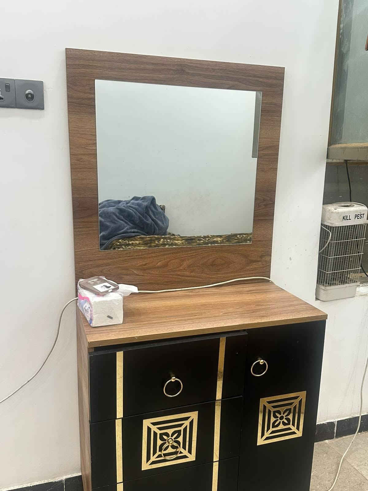 ثلاجة • أجهزة كهربائية • للبيع