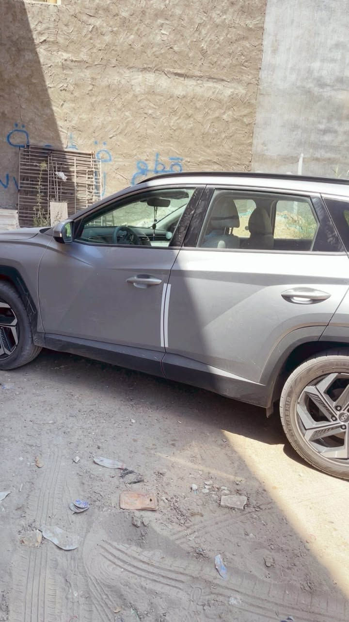 توسان 2023 HTRAC ( خاص ليمتيد )
مواصفات خاصه لمتد 1/1 VIP بانوراما 
اوتو بارك
السياره رقم بغداد بسمي تحويل ثاني يوم ورقم مميز
       
محرك 2500 
وراد امريكي
1- بصمه + بصمه ابواب لمس + بصمة تشغيل 
2- بانوراما 
3-كيج الكتروني متغير 
4- ( كاميرات عدد 5 ) 
5-كير دكمه 
6-نقط عمياء
7-رادارات امامي خلفي جانبي
8-قيادة الية 
9- تتقدم للامام وللخلف ب بصمه
10-هندبريك بصمه
11-كشنات جلد ابيض
12-كشنات كهربائي
13-كشنات خزن ميموري
14-كشنات تبريد وتدفئه امامي خلفي وتدفئه استيرن
15-بك لايت لد
16- لايت لد + زينون
17- شاشة كبيرة لمس
18- تثبيت سرعة
19- من تشغل اشارة يقلب الكيج كامره
20- شارة جانبيه
21- ويل كب كبير كروم
22-تحديد مسار 
23-صندوق كهربائي
24- فول تحكمات ستيرن
25-تبريد لمس
26- السماعات شركة BOSE
26- شحن وايرلس
27-نظام gps خرائط
28- شفتات كير ب ستيرن
29- حساسات امامي خلفي
30 - تشغيل عن بعد 
31 - اوتو بارك 
32 - المرايه الوسطيه (اوتو دم ) يعني الي وراك مشغل عالي المرايه اوتماتيكي اصير سوده 
33 - مود ادرايف ( اقتصادي - سمارت - سوبر - وثلجي )
34 - سياره فور ويل اج تراك 
35 - نظام نزول منحدرات 
36 - نظام اضاءه داخليه لدات متغير الالوان ( الون الي تريده موجود )
37 - نظام التبريد دفيوز تبريد من كل الجهات ( يعني مو بس فتحات التبريد ال 4 ينطن تبريد لا الدشبول كله ينطي تبريد عن طريق فتحات موجوده بالدشبول )
38 - تبريد قطعتين امامي خلفي ) 
40 - الداخل لون اسود  
41 - شاشه بيه ابل كار بلي 
‏42 - AUTO HOLD
بدون تبديل السياره ليبل واحد حادثه خفيف
السعر 170 وبيها مجال بسيط  مكاني بغداد
للاستفسار *********** متوفر واتساب
