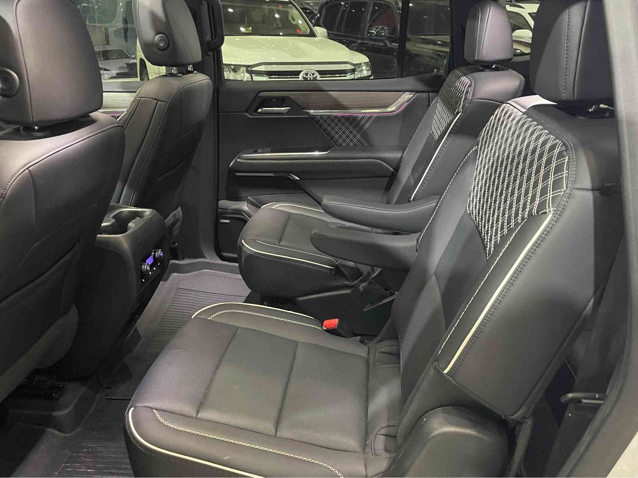 GMC ACADIA DENALI 2024

للبيع فقط 

موديل 2024

وارد أمريكى 

فول موصفات denali 

دبل اكسل 4*4

بانوراما 

مقاعد VIP

كاميرات ٣٦٠ 

محرك ٤ سلندر توربو

رادار أمامي خلفي و جانبي

ماشية ٨ الف ميل فقط  

سيارة بيها فقط قبغ صندوق صبغ و بيها مكانين PDR

بدون ارباك بشرط 

گير و محرك بشرط و شرط ترقيم شمالي فقط 

سعر 320 $ بيها مجال بسيط 

مكان سيارة دهوك 

للاستفسار : *********** دهوك, العراق

