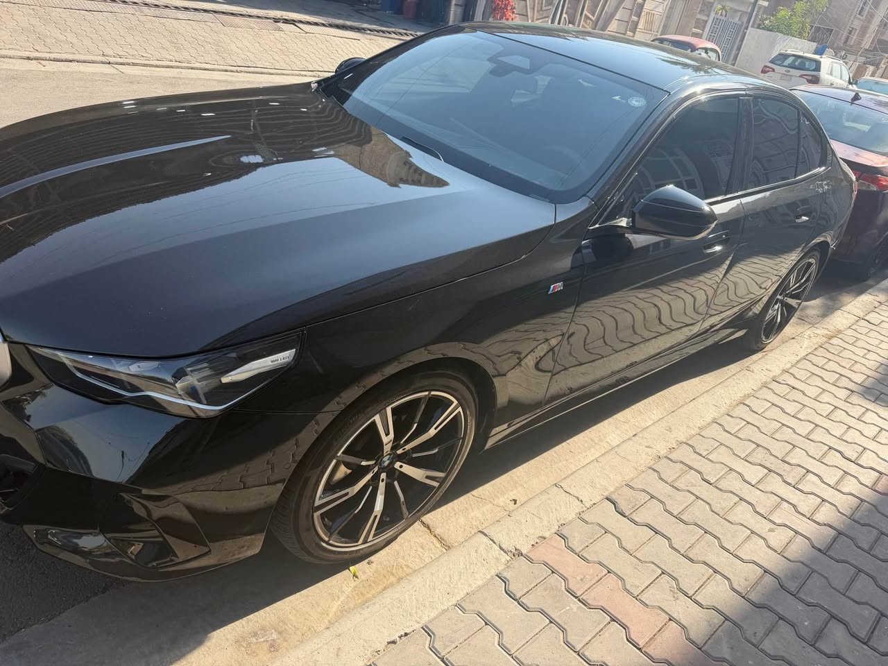 السلام عليكم … اخوان 
BMW 520   
موديل 2024 
رقم اربيل الدولي الجديد 
عداد المسافه 35 الف ميل 
فول مواصفات عدا الفتحه 
كت m اصلي بيه 
وارد الماني مكفوله من الطخه والضربه والصبغ 
مضلله بيه باج تضليل 
السياره باسمي تحويل او وكاله 
السعر 43000 $ بيه مجال بسيط 
للاتصال *********** 
مكان السياره بغداد زيونه 
بيع فقط Webada East, Gampaha
