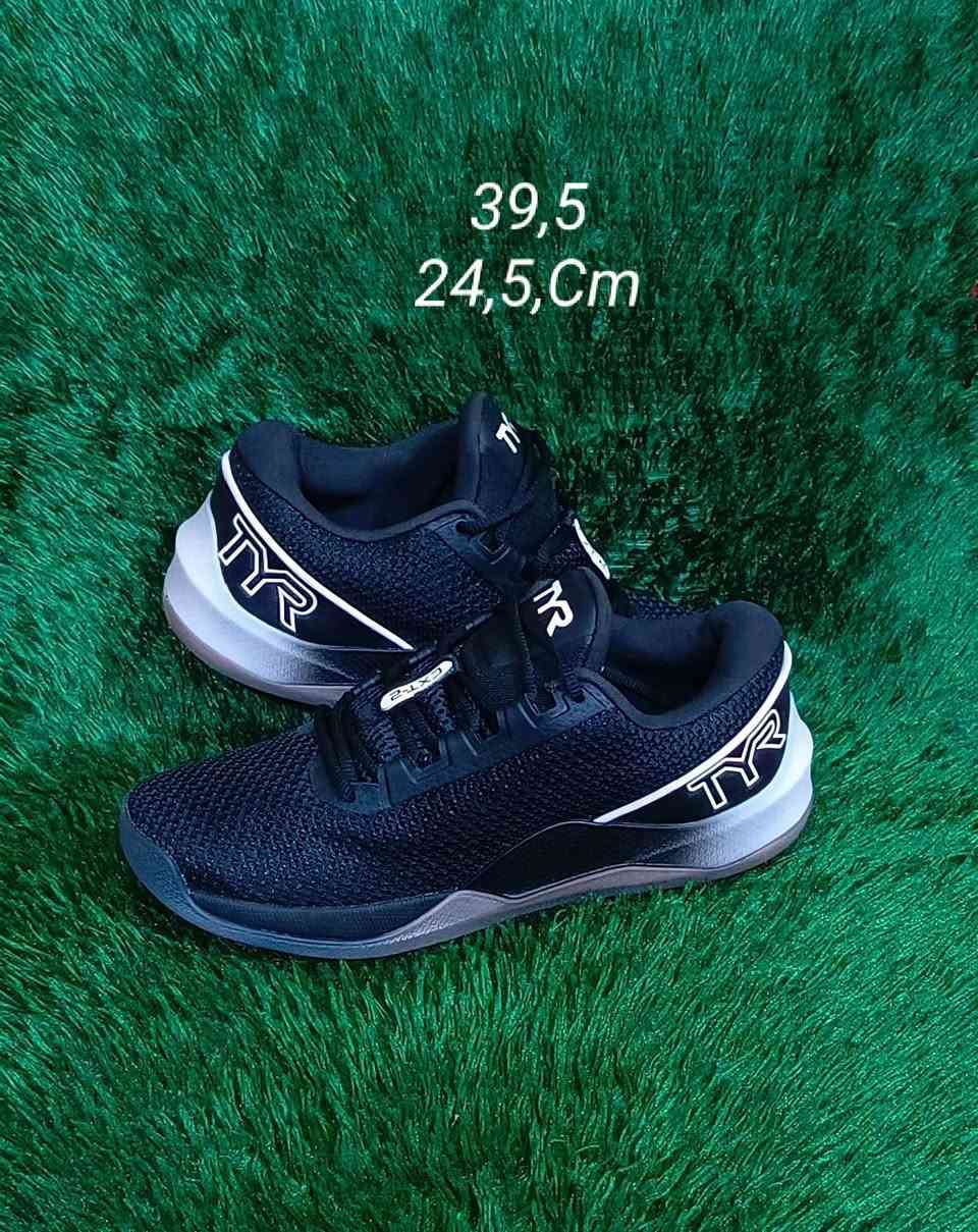 👟احذيه  باله درجه اولى 
نظافه 💯 رجالي 
قياسات مختلفه الأسعار بلخاص 🌷
يوجد توصيل لجميع المحافظات 🚛 
لتواصل ***********📱

نص مكتوب في الصور:
- 39 25,5,Cm
- 45 29,Cm
- 39,5 24,5,Cm
- 38
- 24,Cm
- 41
- 26,Cm
- 42
- 27,Cm
- 41,5