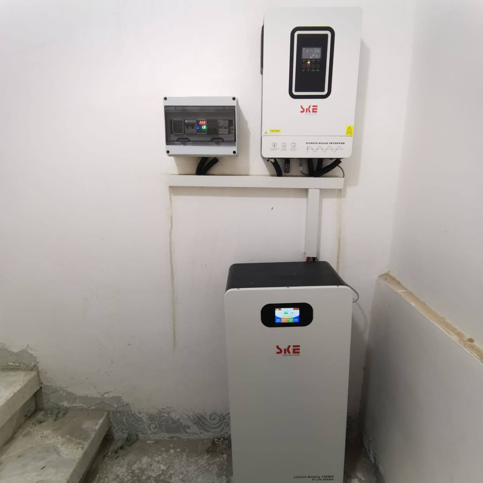 متوفر انفيرتر SKE سعة 6.2KW بسعر  350,000 ضمان سنة كاملة. ***********
