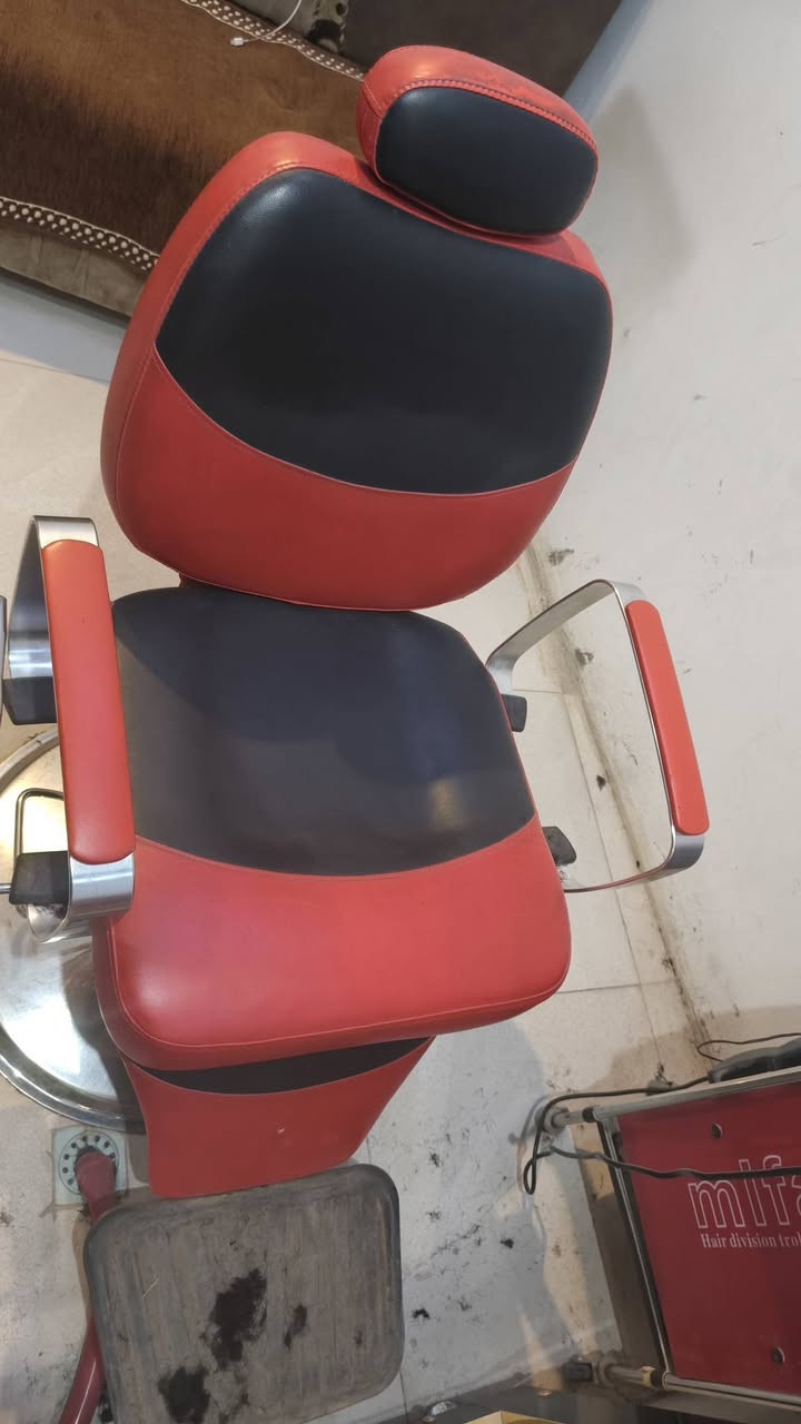 غراض حلاقه نضيفه للبيع للتواصل
***********
