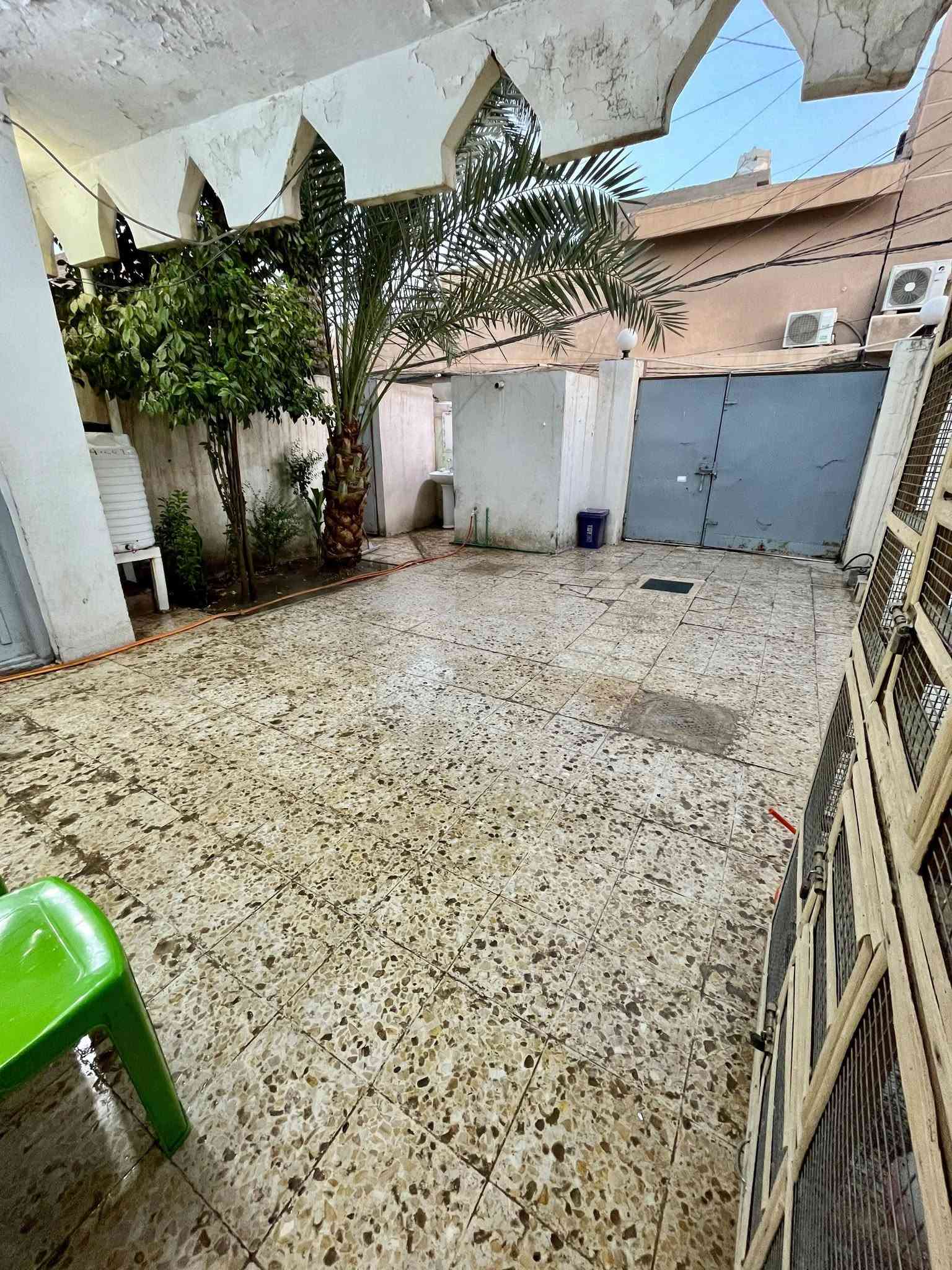 حي القادسية • ٢٠٠م • طابق ونص