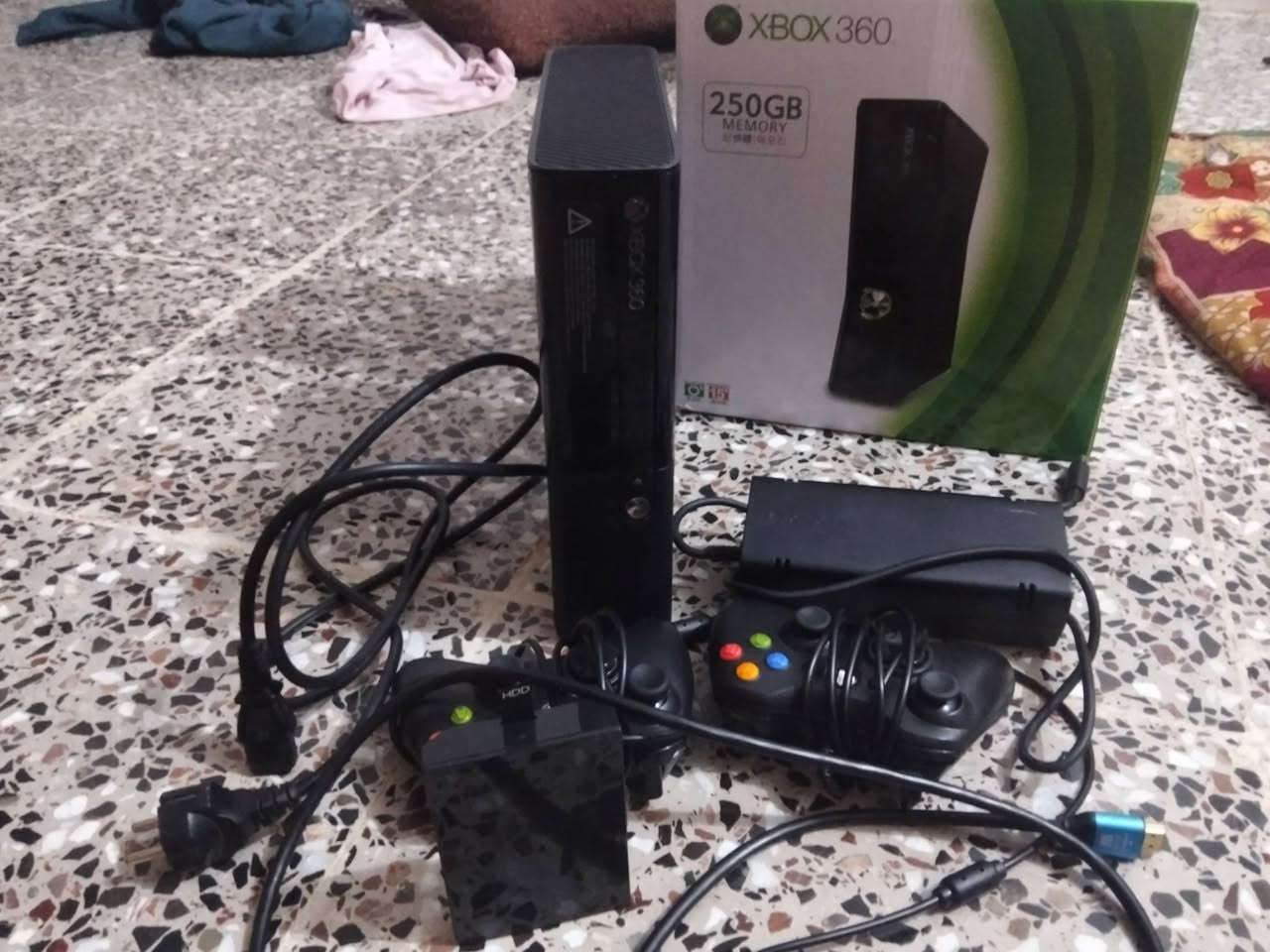 جهاز اكس بوكس 360 نظيف وما مفتوح مفول
کامل ملحقاته مهكر وبي اثنين هاردات الهارد الاول بي 75 لعبه والهارد الثاني بي 245 لعبه فول نظيف الاتصال
*********** واتساب الساعه 160 وبمجان
