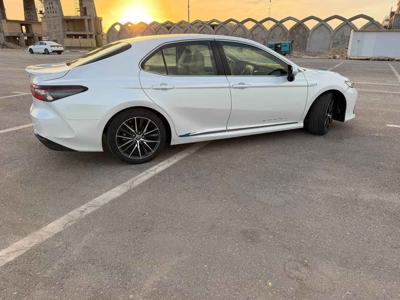 تويوتا كامري مديل ٢٠٢٤ هايبرد خليجي وكالة عبد الطيف رقم بغداد مواصفات GLE معروفة بيها قطعتين صبغ جاملغ وبنيد السعر ١٨٥ وبيها مجال رقم موبايل ***********
