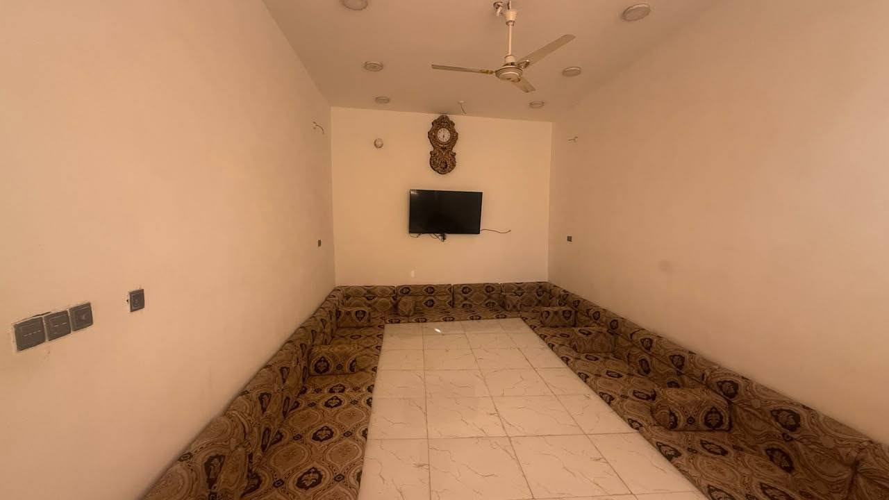 السلام عليكم دار للبيع عند ال نياز قرب سيطره السريع من جهة الفداء اول فرع بنزلة السيطره
المساحه 300 متر بناء 200
يتكون من غرفتين وصاله ومطبخ وصحيات داخليه وخارجيه وديوانيه معزوله مع صحياتها مع حديقه مساحه 100 متر
البيت كله صب كونكريت وطابوق 
التفاصيل الاكثر علئ الخاص
السعر 100 مع المجال
***********
***********
وعادي يرهم مراوس ببيت 100 متر طابقين
او 150 طابق واحد بي غرفتين
