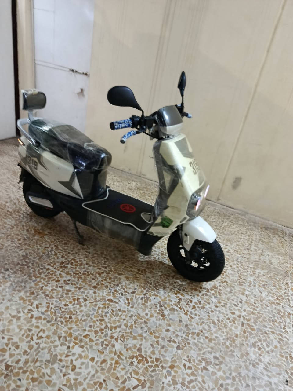 هاذا المطور للبيع مستعمل 50 يوم واريد ابيعو سعر 600 وبي مجال للتواصل اكذر هاذا رقمي ***********.    وهذا الاسيه ***********
