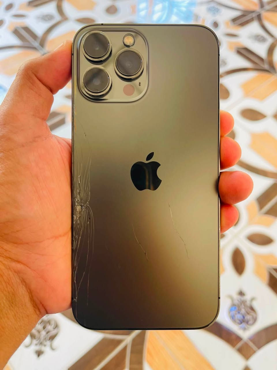 ايفون ١٣برو ماكس 📲 
مبدل شاشه اصليه فيس ايدي شغال 
ذاكره ٢٥٦ /بطاريه بلادي  ٨٣ تواصل خاص 
***********
