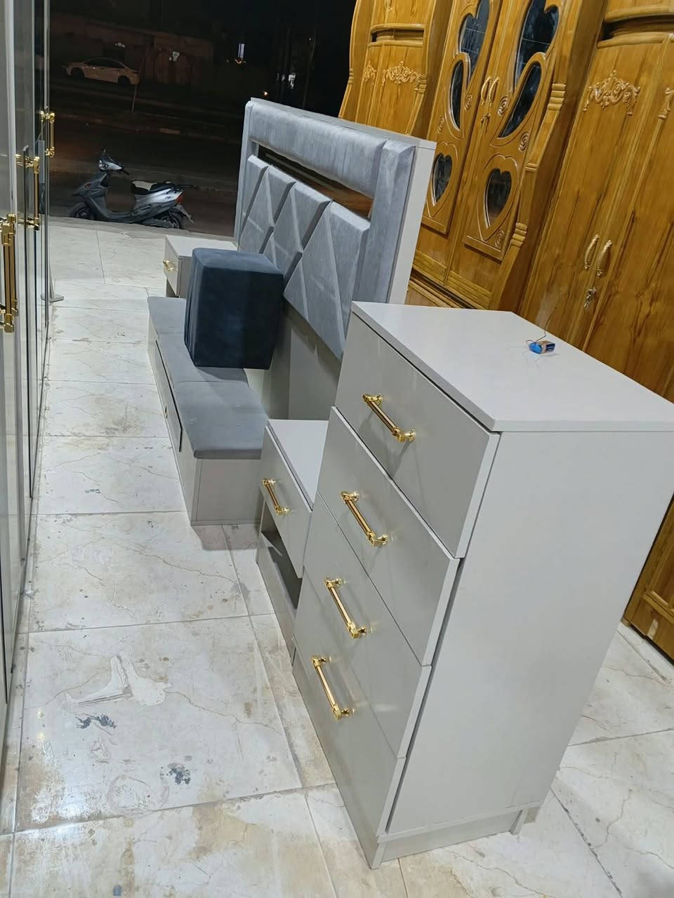 ياالله غرفه تركيه مستخدمه عشر قطع نضافه فول اخت الجديد العنوان نهاوند الاربع سايدات للتواصل *********** واتساب
