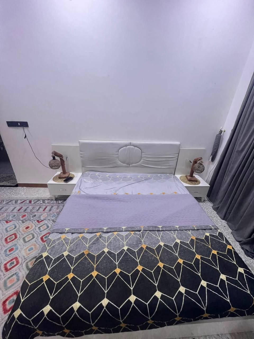 غرفة تركية. بيع مستعجل ٥ قطع  بدون دوشك نضيفة كلش  سعره ٤٢٥ وبيه مجال بسيط. مكانه حي العامل. *********** تواصل وتساب
