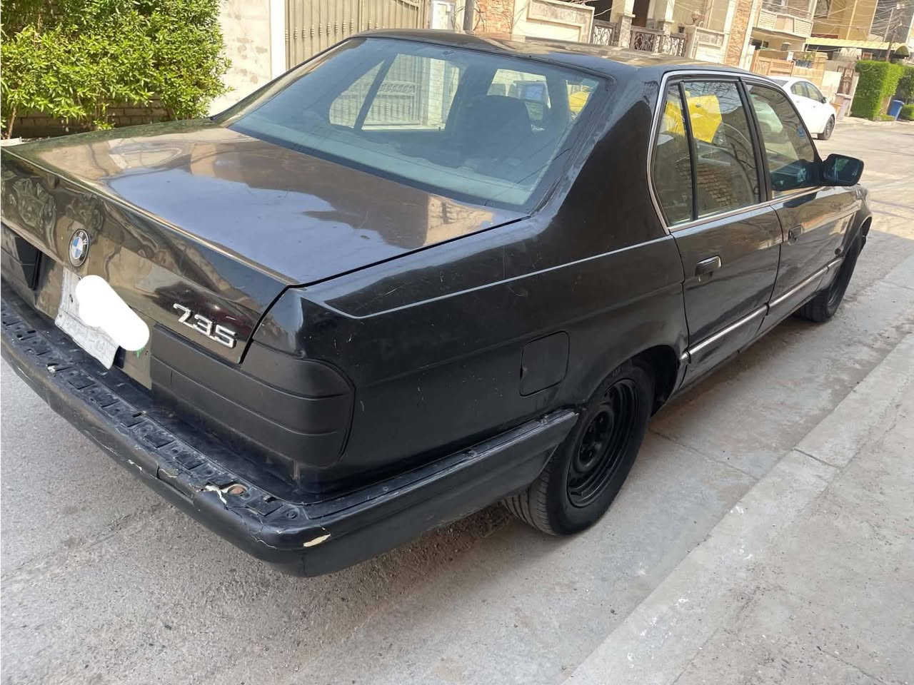 السلام عليكم 735
موديل 1991
رقم بغداد 
محرك كير جدد
بدون اي ضربه
منضومة تبريد كامله فقط منقص غاز 
رقمي ***********
