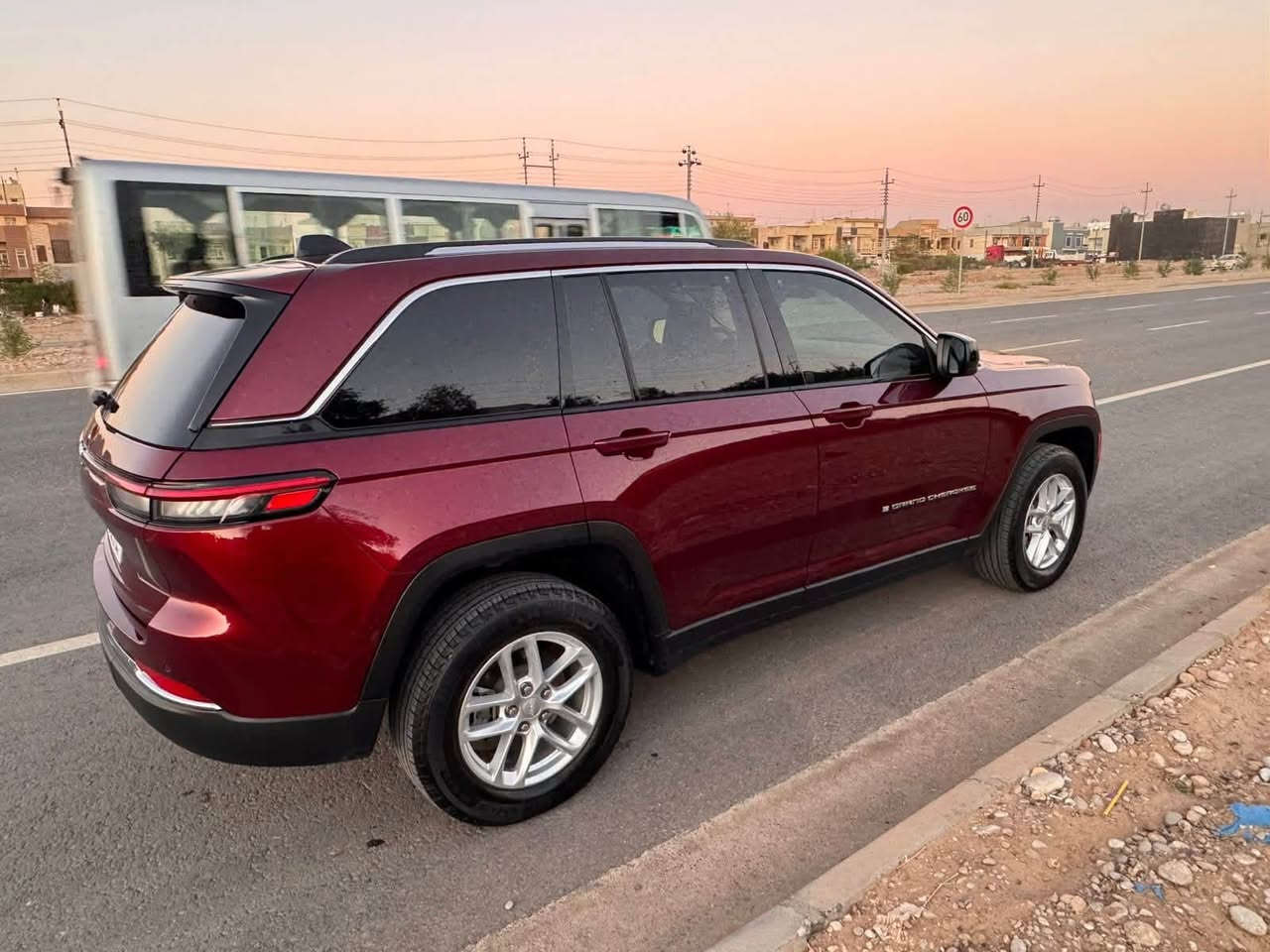 السلام عليكم 
للبيع جيب لاريدو 2023. 
5 راكب. 
لون ماروني 
ماشيه 52,000km
ضرر قطعتين بدون دواخل وبدون شاصي 
بيها كتاب تظليل نسبه 80% يمشي بجميع محافظات العراق 
السعر 270$ وبي مجال 
للاستفسار ***********
