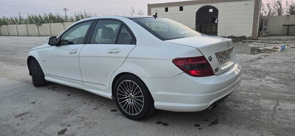السلام عليكم 
مارسدس للبيع 
موديل 2008 
السياره خليجية 
بيها 5 قطع صبغ بدون دواخل 
4 سلندر تيربو 
السياره جاهزه ترايها وين ما تريد 
السعر 98 وبيها مجال حگ الجيه 
رحمة على والديكم المو شراي لا يتصل ولا يراسل 
***********
***********
