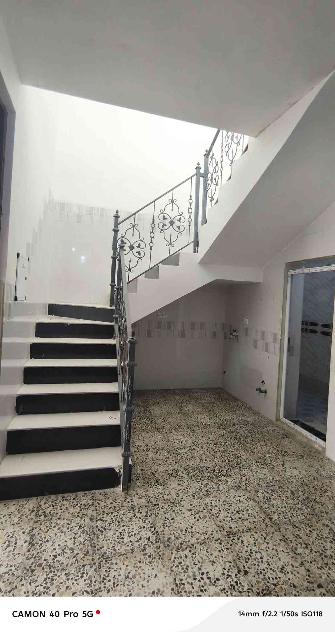 دار طابو زراعي سند 25 المساحه 200 متر يحتوي على 3 غرف نوم كيلدور مطبخ صحيات داخليه وخارجيه وطابق ثاني استقبال وكراج سيارة يحتوي على سطحين جاهز وكامل خدمات بناء جديد سنة 2026 سعره مناسب  مكانه حله منطقة السادة البو خطه حي النصر يبعد عن الشارع 50 متر للاستفسار زيارة مكتب عباس الشمري وسامر العميدي للعقار طريق حله نجف شارع الامام بكر بن علي ***********
***********

نص مكتوب في الصور:
- CAMON 40 Pro 5G
- 14mm f/2.2 1/50s ISO299
- CAMON 40 Pro 5G 14mm f/2.2 1/25s ISO1454
- CAMON 40 Pro 5G 14mm f/2.2 1/50s ISO694
- CAMON 40 Pro 5G 14mm f/2.2 1/50s ISO169
- 14mm f/2.2 1/50s ISO118
- CAMON 40 Pro 5G 14mm f/2.2 1/50s ISO80
- CAMON 40 Pro 5G 14mm f/2.2 1/242s ISO50
- CAMON 40 Pro 5G 14mm f/2.2 1/247s ISO50