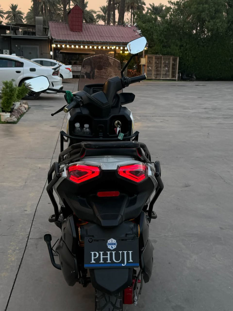 دراجه تي ماكس شحن من شركه (PHUJI)مشتريهة بواحد ونص رايدهة ب950 وبيهة مجال حك الجيه
ملف 3000

امبير 32

فولت 72

 6بطاريات كرافين مسطره

نضام بصمه تشغيل عن بعد 3 انواع تشغيل

قفل امان وحساسات

3 سرعات تمشي بل شحنه الوحده 60كيلو حقيقي عل ويز

سرعه 80حقيقي عداد 110بدون وزن

دراجه VIP كلش مريحه بل قياده بعدهي جديده 

***********
