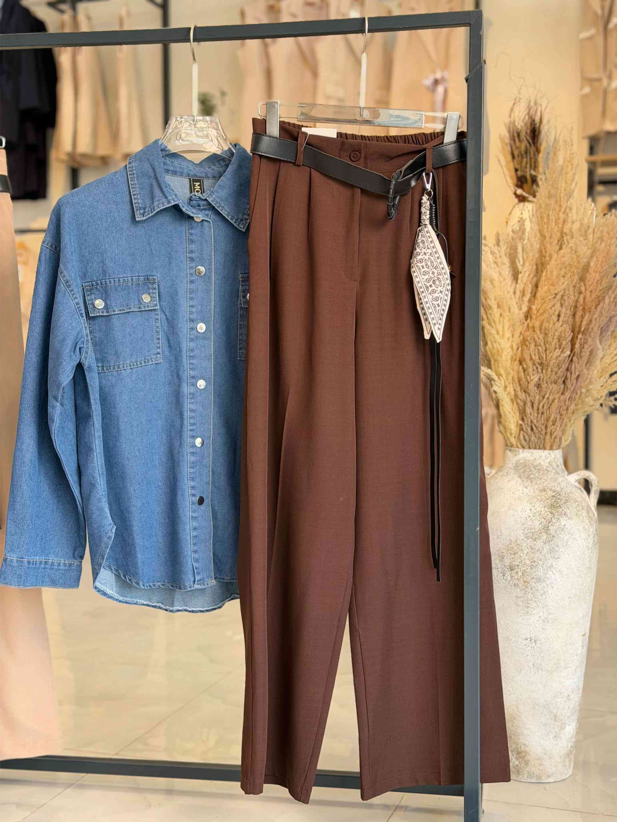 🔥 تنسيقات تجمع الأناقة والتميز بكل تفاصيلها 😍 👖 الكيلوت القماش: 17,000 دينار 📏 القياسات: من 38 إلى 46 👔 قميص الجينز: 16,000 دينار 📏 القياسات: M - L - XL اختاري تنسيقتج المفضلة وخلي إطلالتج تحچي عنج ✨ #مجمع_كوين_فرع_الموصل 📩 راسلونا للطلب والاستفسار  العنوان : الموصل - حي النجار - مقابل تودي مون هاتف 📞 : *********** 🚚 خدمة توصيل متوفرة لكل العراق

