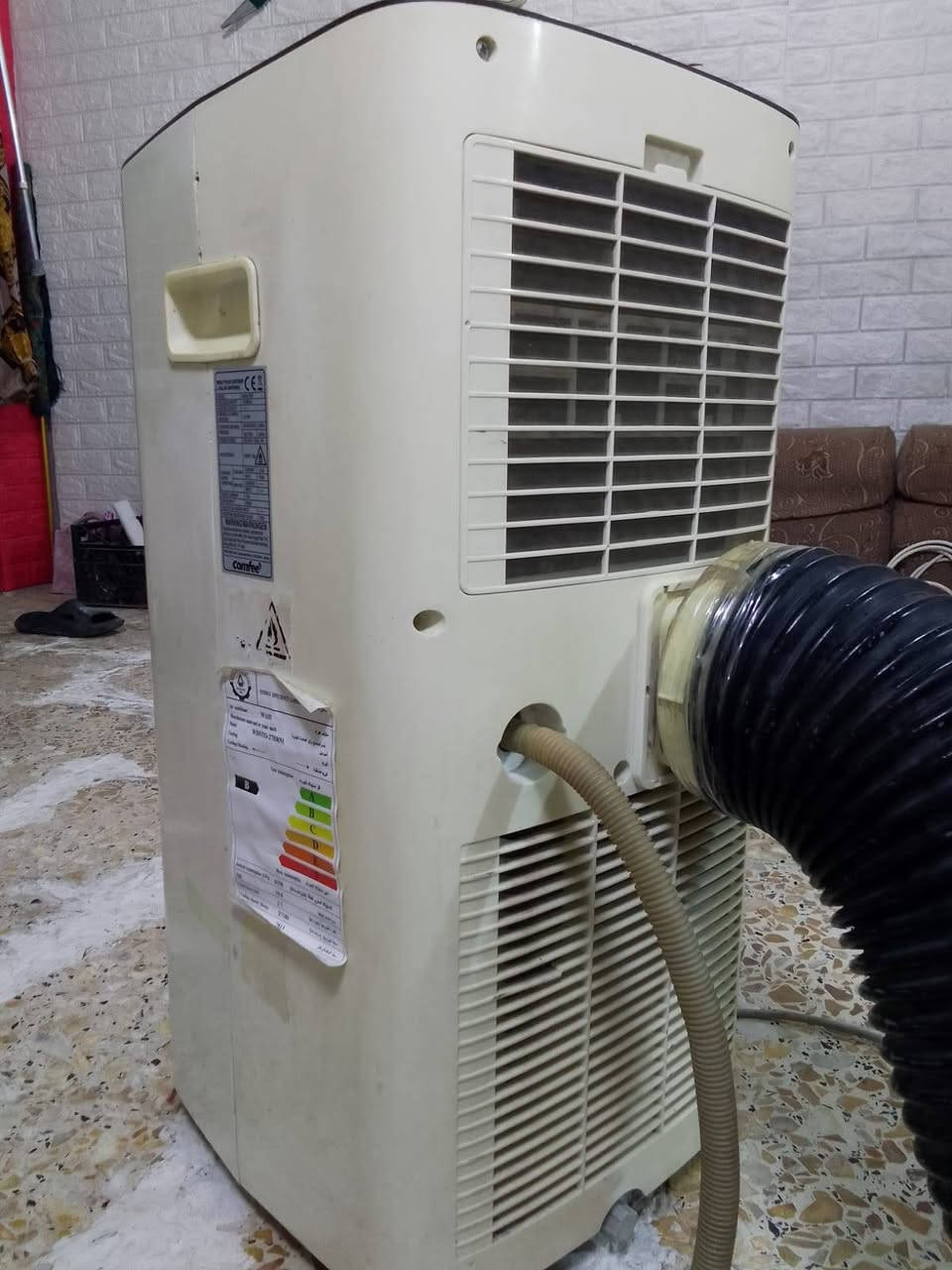 سبلت للبيع كومفي واحد طن تبريده ثلج شرط تفحص ياله تاخذهه السعر ٢٥٠ألف
صوبه زيتيه الاصليه للبيع سعره ٨٥ألف وبيهه مجال الموبايل ***********واتساب
