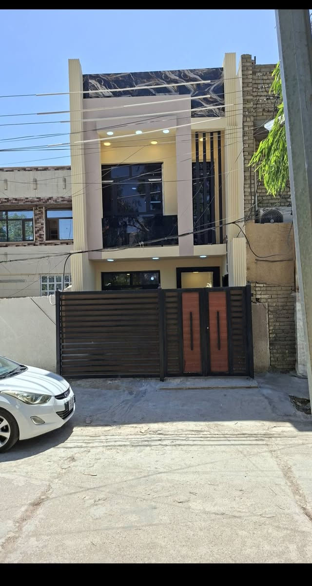 سلام عليكم مشتمل ٩٠م لابيع ٤نوم واستقبال ومطبخ وحولي والطابق الثالث بيتونه كبيره زاد صطحين ابودشير شارع الضغط خلف مركز قريب ع بيت جباره طابو صرف البيت زيرو اومراوس بمساحة سعره ١٣٠ قفل قفل ***********
