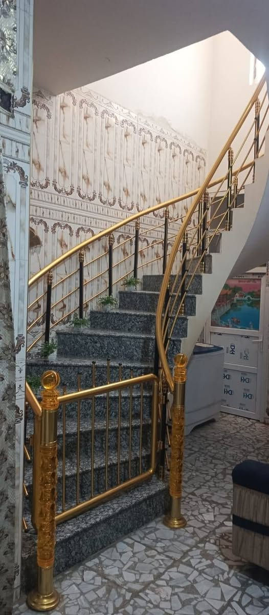 � دار للبيع – الحي العسكري مقابل اعدادية المنار الاهلية شارع 15 
الموقع: مقابل اعدادية المنار الاهلية قريب ع الحولي  شارع 15وجهه ع حديقة 

📐 المساحة: 150 متر
🏠 الدار: طابق واحد – 
 الطابق الثاني قيد التشييد محتاج بس صب السقف 
━━━━━━━━━━━━━━━━━━
✨ تفاصيل الدار:
🛏️ غرفة نوم
🛋️ صالة + استقبال
🍳 مطبخ حار وبارد
🌿 بيتونة
━━━━━━━━━━━━━━━━━━
💰 السعر: 107 مليون
📩 السعر والتفاوض: مراسلة واتساب أو ماسنجر فقط
📞 للاستفسار:
***********
━━━━━━━━━━━━━━━━━━
📲 تابع الصفحة ليصلك كل جديد
ios_627
🏡 عندك عقار للبيع؟
راسلنا أو اتصل بنا لعرض عقارك

#دار_للبيع
#الحي_العسكري
#عقارات_القاسم
#مراسلة_الصفحة
