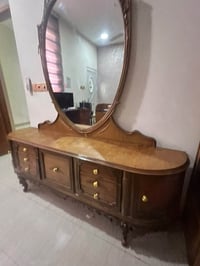 ميز تواليت • مرآة كبيرة • ٦ جرارات