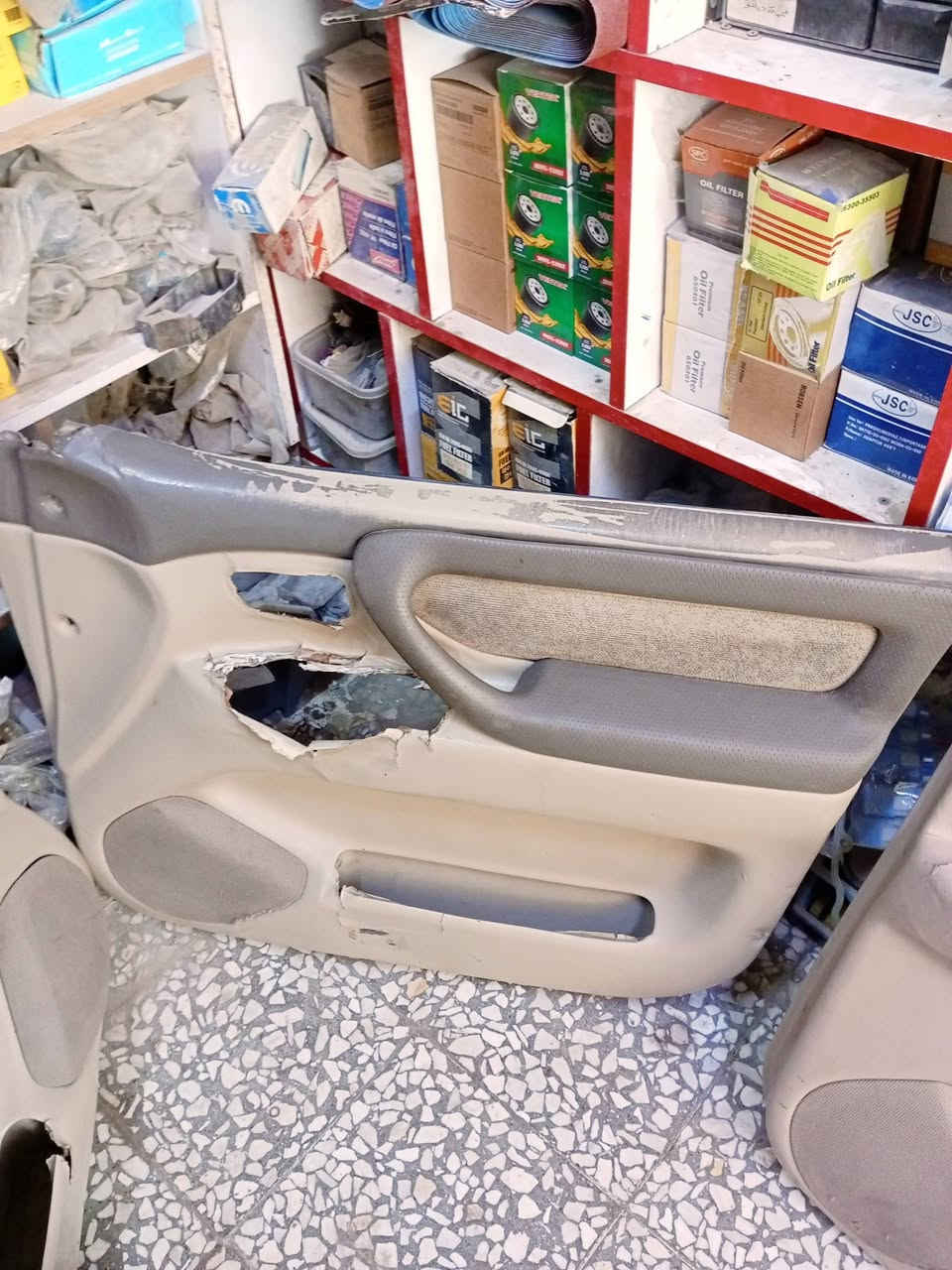 سلام عليكم بطاين لاندكروزر مونيكا من موديل 2000 إلى 2007 سعر 150 وبيهن مجال رقم الاستفسار ***********
