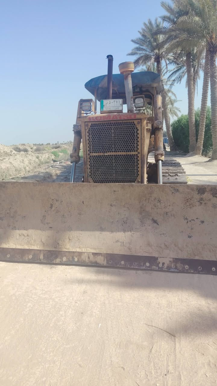 السلام عليكم بلدوزر كوماتسو 65 موديل 85 جاهزة للبيع تلفون 📱 ***********
