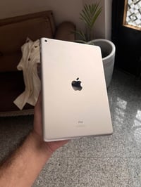 ايباد 9 • ١٢٨ جيجا • للبيع