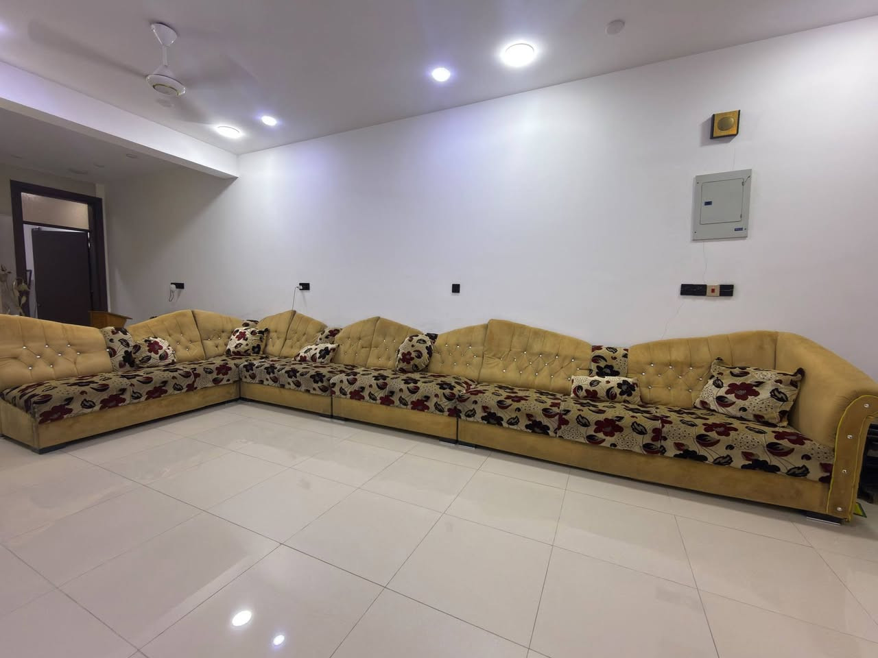 ديوان ١٢مقعد • التاجي • توصيل