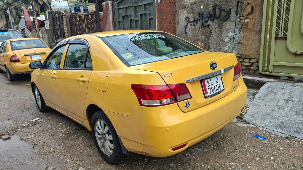 BYD G3
موديل ١٦ 
فتحة وبصمة تشغيل وبصمة ابواب 
شاشة وكامرة 
كير اوتو بلاد 
تبريد شغال 
دوشمة جلد ارضية جلد 
سيارة جاهزة من كلشي
السعر ٥٨ وبي مجال بسيط 
مكان السيارة بغداد الشعب 
*********** واتساب فقط

