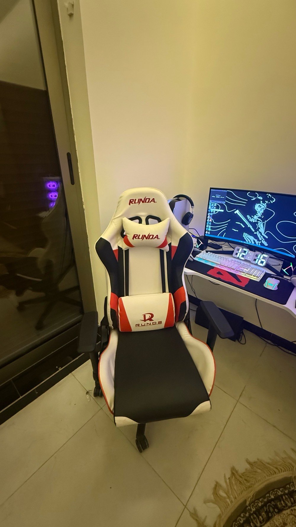 🖥️🔥 PC + SETUP كامل للبيع | نظيف جدًا

للبيع PC مع Setup كامل، مستخدم لمدة شهر فقط، وجميع القطع جديدة وحالتها ممتازة.

🎮 مواصفات الـPC:

🔹 CPU: Intel Core i5-14400F — المعالج: إنتل كور i5-14400F

🔹 GPU: ASUS PRIME GeForce RTX 5060 OC 8GB — كرت الشاشة: أسوس برايم RTX 5060 OC سعة 8GB

🔹 Motherboard: ASUS PRIME B760M-K DDR5 — اللوحة الأم: أسوس برايم B760M-K DDR5

🔹 CPU Cooler: Cooler Master MasterLiquid ML240L RGB 240mm — المبرد المائي: كولر ماستر ML240L RGB قياس 240mm

🔹 RAM: G.Skill Ripjaws M5 RGB DDR5 32GB 6000MHz (2×16GB) — الرام: جي سكيل ريبجوز M5 RGB DDR5 سعة 32GB بتردد 6000MHz

🔹 PSU: MSI MAG A650GL PCIe 5 650W Gold Full Modular — مزود الطاقة: إم إس آي MAG A650GL PCIe 5 بقوة 650W Gold وFully Modular

🔹 SSD: WD Blue SN5100 1TB PCIe 4.0 NVMe — وحدة التخزين: ويسترن ديجيتال WD Blue SN5100 سعة 1TB PCIe 4.0 NVMe

🔹 Case: Jungle Leopard AC01 + 7 ARGB Fans — الكيس: جانغل ليوبارد AC01 مع 7 مراوح ARGB

🖥️ محتويات الـSETUP:

• Monitor: Samsung Odyssey G5 27” 2K 165Hz — الشاشة: سامسونج أوديسي G5 قياس 27 إنچ، 2K، 165Hz

• Keyboard & Mouse: Red Thunder — الكيبورد والماوس: ريد ثندر

• Headset: HyperX — السماعة: هايبر إكس

• Gaming Chair: RLINDI — الكرسي: RLINDI

• Digital Clock — ساعة رقمية

• Desk — ميز / مكتب جديد

• RGB Lighting — إضاءة RGB 🌈

✨ الجهاز والـSetup بحالة ممتازة ونظيف جدًا، استخدام شهرين فقط.

💰 السعر: 2,250,000 د.ع
🤝 السعر قابل للتفاوض للجادين

📍 العنوان: صلاح الدين / سامراء
🚚 التوصيل متوفر

📸 الصور حقيقية للجهاز والـSetup.
b
📩 للاستفسار والتفاصيل، مراسلة خاص.

📱***********
التجميعة عليها ضمان بعد لو خلص؟ وإذا موجود، شكد المدة وعلى أي قطع بالضبط؟: 
عليها ضمان شهر 
شنو حالة القطع هسه؟ بيها أي صيانة/تبديل/خدوش أو ملاحظات لازم المشتري يعرفها؟: 
القطع جديدة وحالة ممتازة
الشاشة سامسونگ Odyssey G5: شكد عليها استخدام تقريبًا؟ وبيها أي بكسلات ميتة/خدوش/هالات أو مشاكل بالمنحني؟: 
شاشة جديدة استخدام شهر
شنو السعر النهائي إذا البيع سريع؟ وتريد تسليم يد بيد بسامراء لو هم ترسل/توصّل لباقي المناطق؟: 
السعر النهائي 2مليون عراقي
توصيل متوفر لكل مكان.
