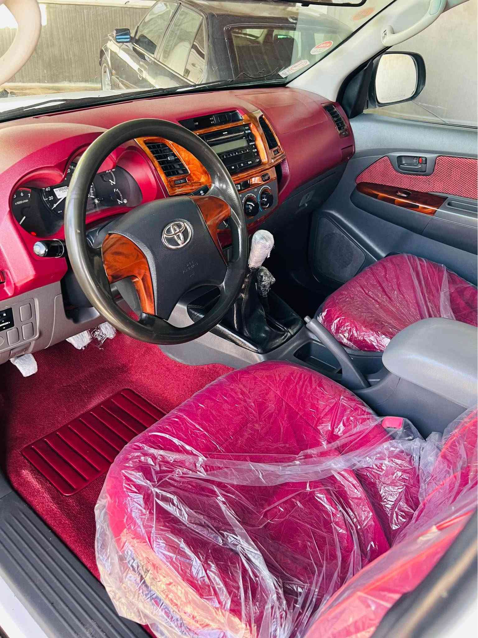 TOYOTA HILUX 2013
موديل 2013گئر عادي
گئرو مه كينه به شه رت 
ده بل ئه سل به شه رت
ته خمي پئشي نوئيه
تايه ويلي نوئيه 
سه ياره سبوخ عامه 
پشتو پئشي كه پسه بئ داخلي 
نمونه له جواني 
سه نه وي خلاس بوه 
ته عويل به شه رت 
*********** واتساب اكر, نينوى
