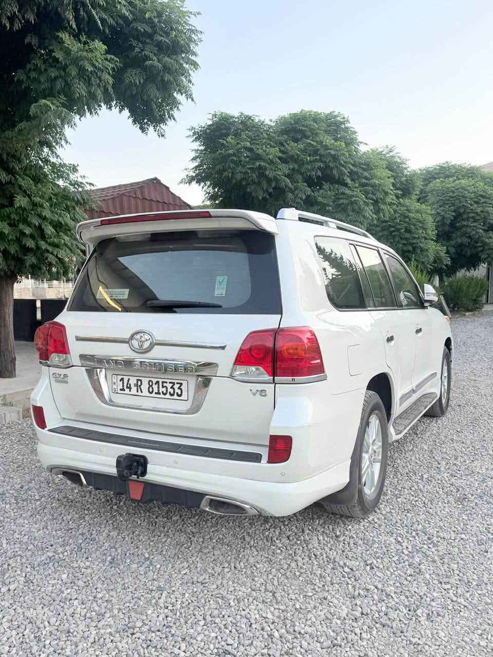 السلام عليكم لاندكروز ٢٠١٥ فول مكفولة من الصبغ والضربة باسمي سيارة جديدة داخل السيارة جديد رقم ***********
