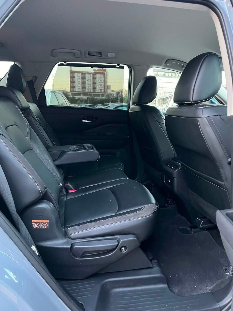 سلام عليكم
Nissan Pathfinder SL 4WD 
2024 
حادث بس دعامي أمامي 
راديتر بلادي مو بدل 
فقط مكانين تعديل بيها 
بدون صبغ و بدون بدل قطع 
مواصفات 
رادار أمامي و خلفي 
حساس خلفي 
٥ كاميرا ٣٦٠ درجة 
شاشة كبير 
كشن كهربائي و تدفئة 
تبريد مركزي باب بردة 
٧ راكب
٧٣ الف ماشي 
كير محرك كهربائي كل بشرط فحس 
بدون نقص 
سيارة رقم كاتي 
سعر ٢٤٧ ورقة 
مكان سليمانية 
***********

نص مكتوب في الصور:
- ***********