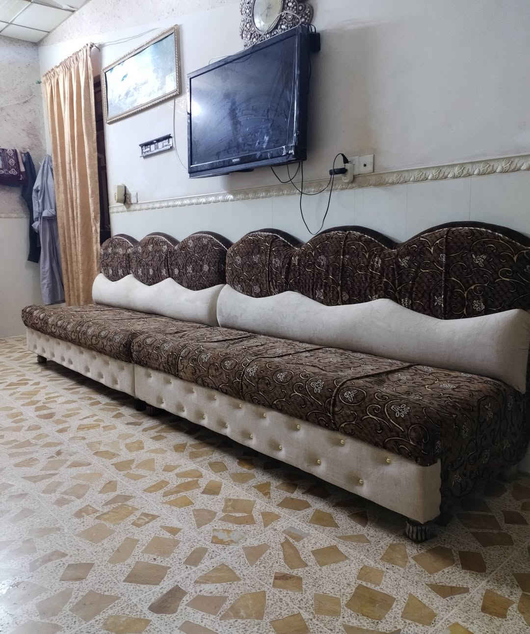 قنبات عدد 2 مغلفات جدد طول الوحده مترين سعر100
مكان جانب الايمن حي الهرمات 
***********
***********
