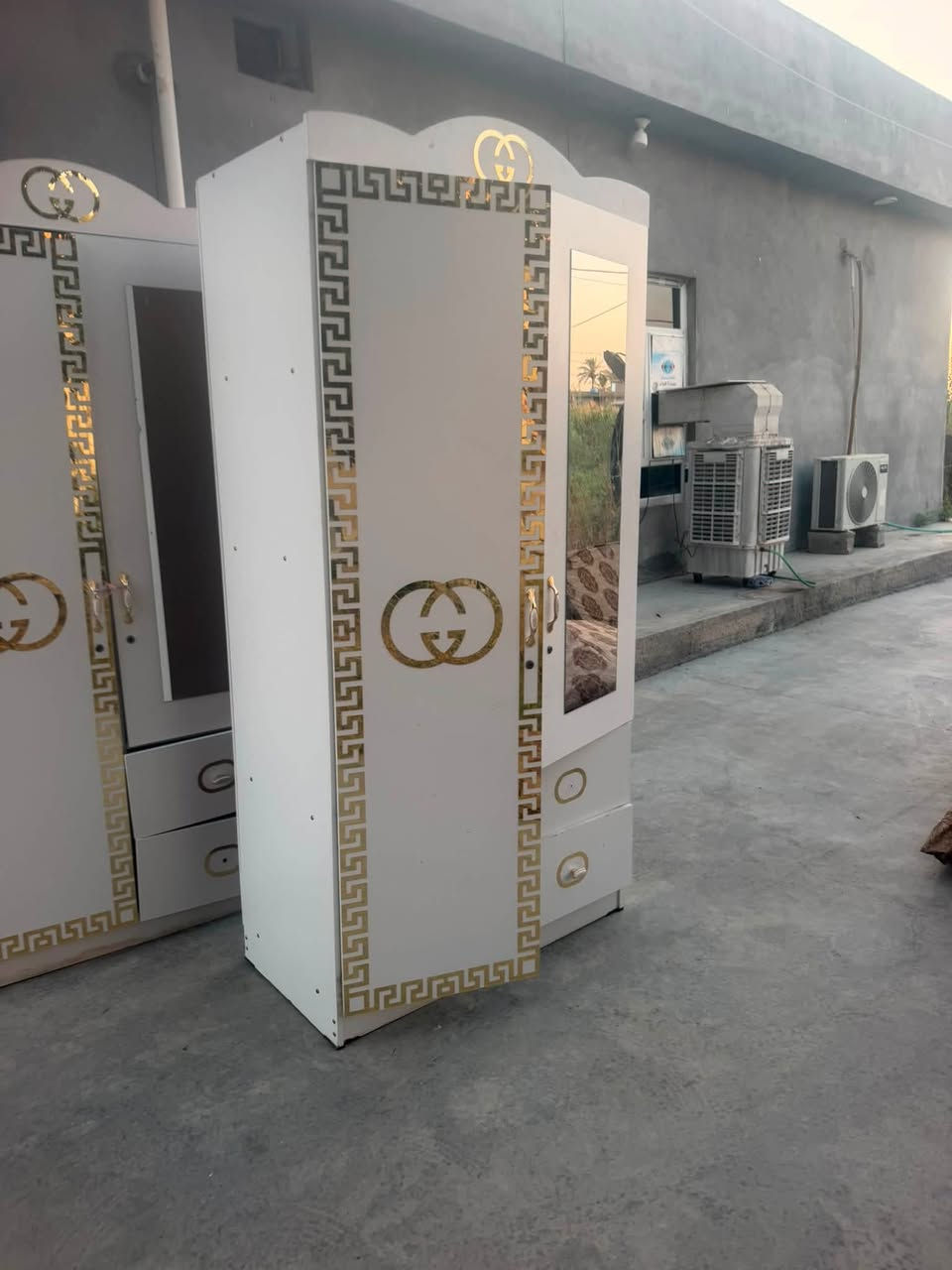 السلام عليكم للبيع 3 كنتور سعر الواحد 75 مكان بغداد اليوسفيه متواجد وتس اب ***********
