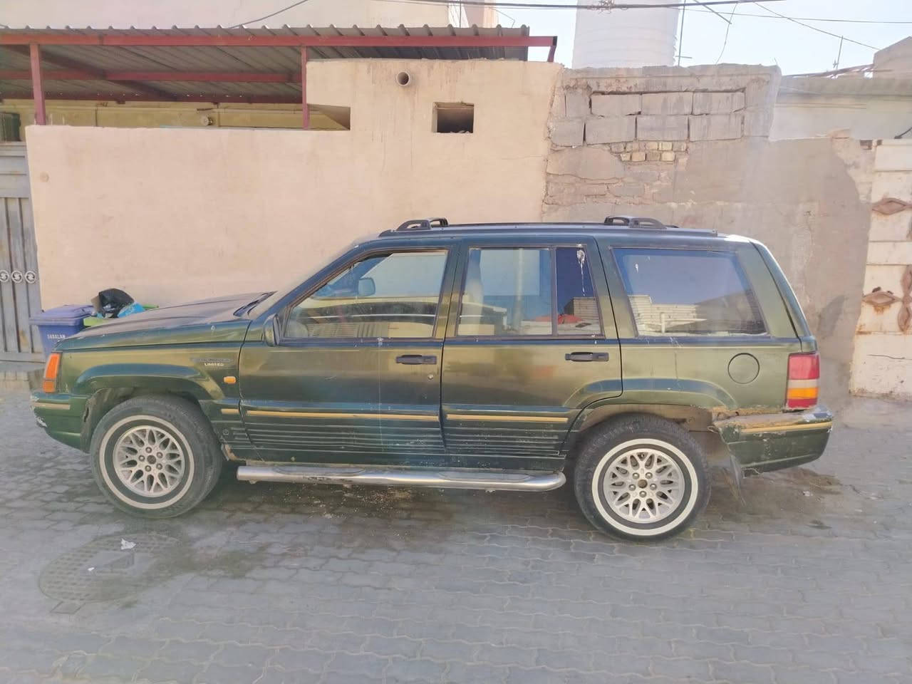 سلام عليكم.
سياره جيب شيروكي 2005 بصره للبيع
مكينه 3000 ففتي مكينه وكير وتبريد كفاله
بدي مكفول من الصبغ بي خياسات قليله مداكر 
حداديه زينه مكفوله من العيب شرعي 
تحويل ثاني يوم سنويه منتهيه بل2025 رقم بصره راعيهه موجود جار الولد ابو السياره اخوان انا مكلف بلنشر اتصل على الرقم *********** العنوان بصره زبير
