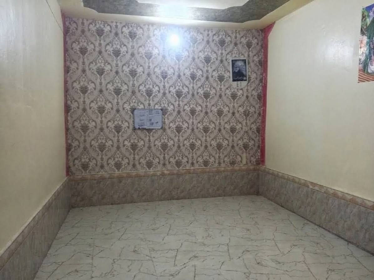 بيت طابو صرف للبيع سوق الشيوخ حي العسكري كلش قريب من مدرسة تونس ومدرسة الشهيد عبد الكريم النجم
مساحة 250 متر
غرفتين وديوانية وصاله وهول ومطبخ وصحيات داخلية وخارجية
خدمات كاملة ماي ومجاري وجاي يصبون بالشوارع ان شاء الله قريبًا تكمل تبليط وارصفه. 
للتواصل والاستفسار مراسلة الصفحة
أو واتساب ***********
