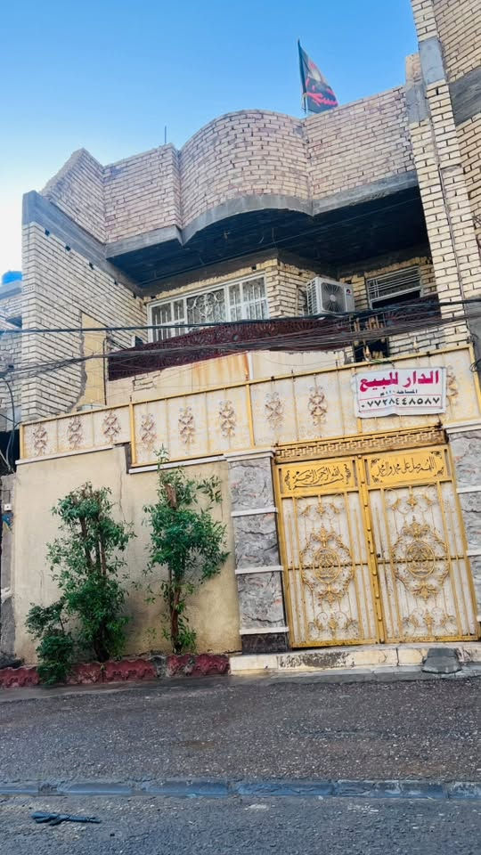 السلام عليكم دار للبيع
المساحة 110  نزال 19  الواجهة 6
 يحتوي على ثلاث غرف نوم  كبار 
 الطابق  الاول يحتوي استقبال +صالة +مطبخ + غرفة نوم على عرض مساحة البيت حمام داخلي وحمام خارجي وحمام في الطابق الثاني مشترك  الطابق الثاني بناء حديث 2024 /2025
 يحتوي على غرفتين نوم واسعات 
العنوان : الحبيبية مقابل مستشفى الولادة  قرب ساحة الحمزة

للستفسار اتصل ***********
