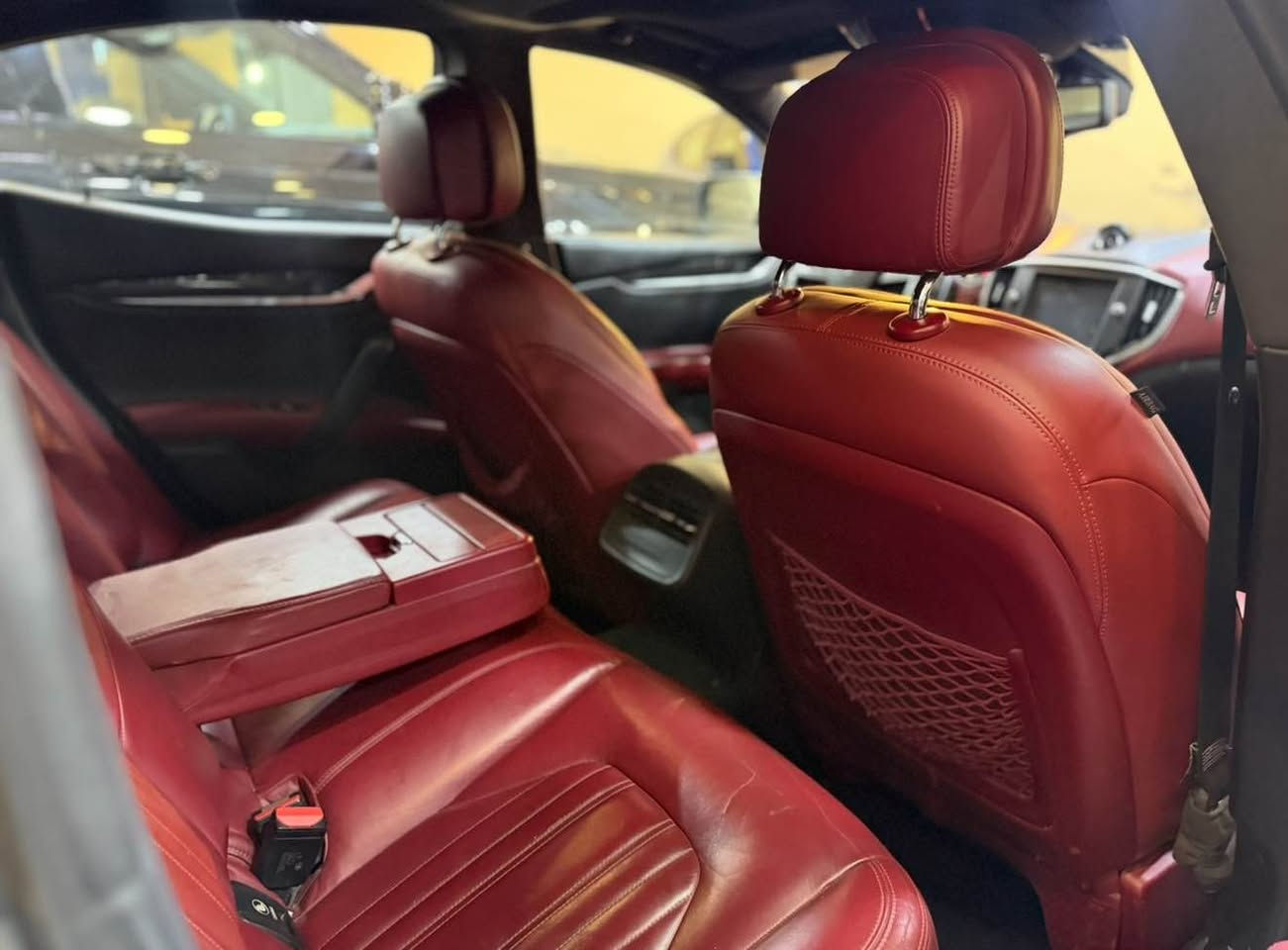 𝑴𝑨𝑺𝑬𝑹𝑨𝑻𝑰 𝑮𝑯𝑰𝑩𝑳𝑰 
خليجيه كفاله صبغ دعاميه فقط 
السعر🚦220
 دفترين و 20 ورقه 
Modil 2015
الممشى : 89 الف كيلو 
عدد الاسطوانات : 𝑽6 
حجم الماكينه : 3.0 𝑻𝑼𝑹𝑩𝑶 
الون الخارجي : ابيض
الون الداخلي : احمر 
🖤🧿🖤 المواصفات 🖤🧿🖤
رقم واحد اعلى المواصفات 
فتحه بالسقف كهربائيه 
مقاعد جلد كهربائيه 
مقاعد مدفيه ومبرده 
لوكو موزراتي ع المقاعد 
ساعه موزراتي اماميه 
تخشيب بلاك داخلي 
كروم خارجي كامل 
قطع كروم بعلامه موزراتي 
مقود متعدد الاستخدامات 
مثبت سرعه 
تحكم كامل 
تشغيل بصمه 
فتح وغلق بصمه 
تشغيل عن بعد 
هند بريك كهربائي 
قير كهربائي 
نقطه عمياء 
مانع تصادم 
فتح وغلق ابواب من الامام 
فتح وغلق ابواب من الخلف
نضام بوضعيه 𝑺𝑷𝑶𝑹𝑻 
نضام بوضعيه 𝑰.𝑪.𝑬 
نضام تراكشن مانع الانزلاق
شاشه اماميه 
كميرا خلفيه 
حساسات 
تحكم ماوس 
بلوتوث 𝑩𝑳𝑼𝑬 
خرائط 𝑮𝑩𝑺 
ابل كار 𝑨𝑷𝑷𝑬𝑳 𝑪𝑨𝑹
مدخل 𝑨𝑼𝑿 
مدخل 𝑼𝑺𝑩 
مدخل 𝑺𝑫 
مدخل شارج 2
شارج لاسلكي 
ليتات داخل 𝑳𝑬𝑫 وكاله 
ليتات زينون اماميه 
اضائه على المرايت 
اضائه 𝑳𝑬𝑫 اماميه 
اضائه 𝑳𝑬𝑫 خلفيه 
رنقات مقاس 20 دخاني كروم 
الخ….
🖤🧿🖤 النضافه 🖤🧿🖤
سياره نضيفه جدا جدا جدا 
عنوان السياره بغداد سيديه 
***********. بغداد, العراق

