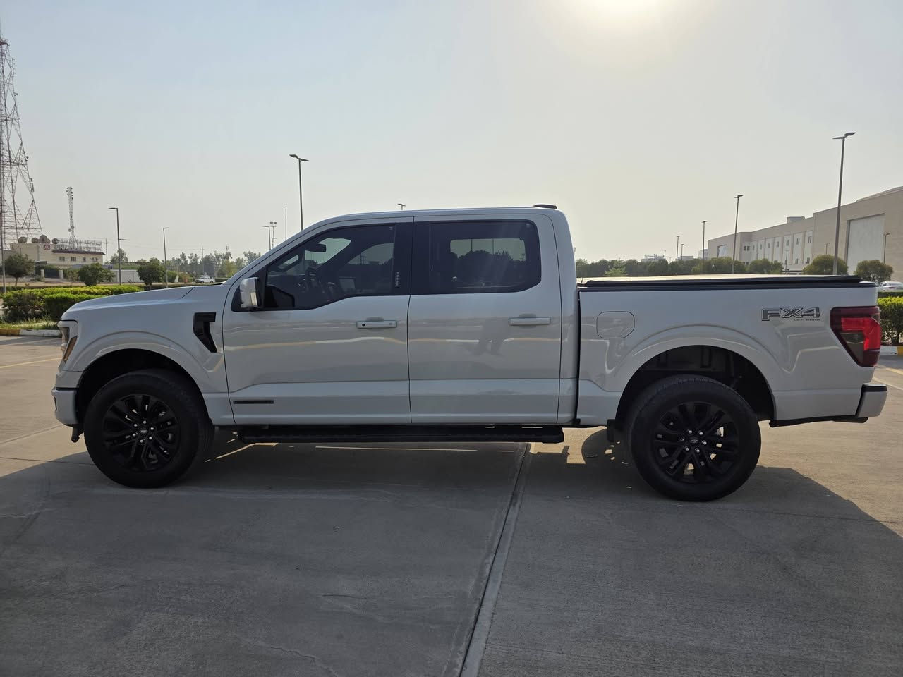 فورد f150 xlt
بدون صبغ 
رقم سليمانية + موافقة جام اسود 
متواجد اربيل 
لون أسمنتي 
محرك 3.5 توين توربو هايبرد
ماشية 34 كم 
شاشة كبيرة 
قوة خارقة + مصروف قليل +راحة تامة...والكثير من المواصفات 
*********** 
390$ ورقة

