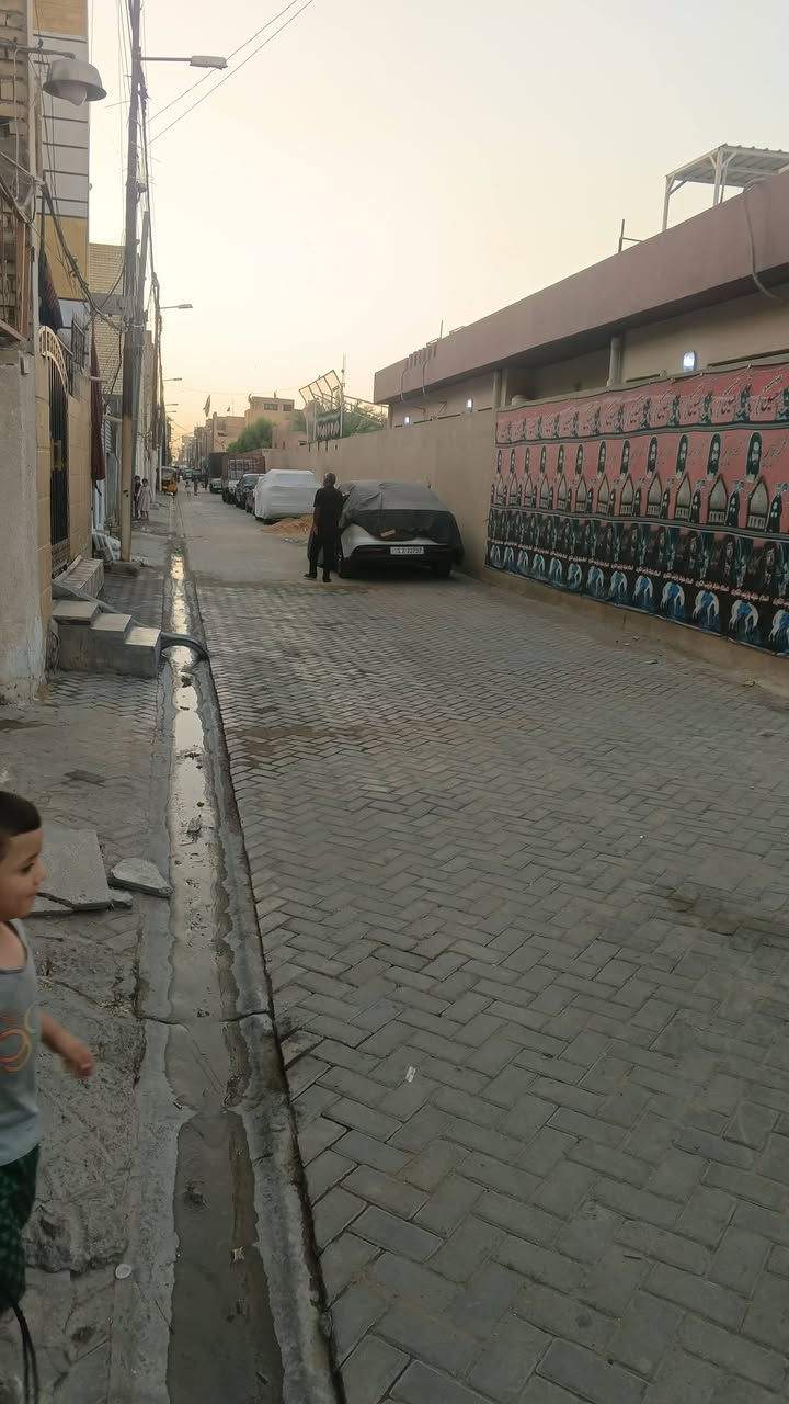 نص قطعه شرك قطاع 63 يم مدرسه الايمان طابقين الاول اعقاده وثاني مسلح متكون من استقبال وحمام ومطبغ وغرفه  وثاني غرفتين وستاير وبيتونه وشراي يتصل مدينه الصدر ***********
