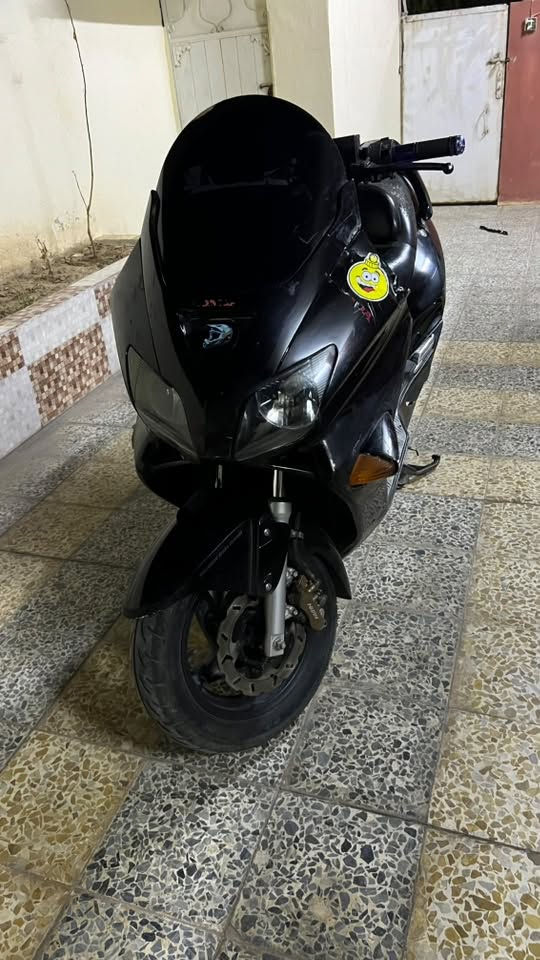 السلام عليكم 
فورزه 06 نظيف المطور 
بي كسر بل درع كسر خفيف مبين بل تصوير
مكينه مامفتوحه
كهربائيات شغال
مطور شرط انطيك تحركيه ومعدل فوول 
مامفتوح 
السعر 550
***********
