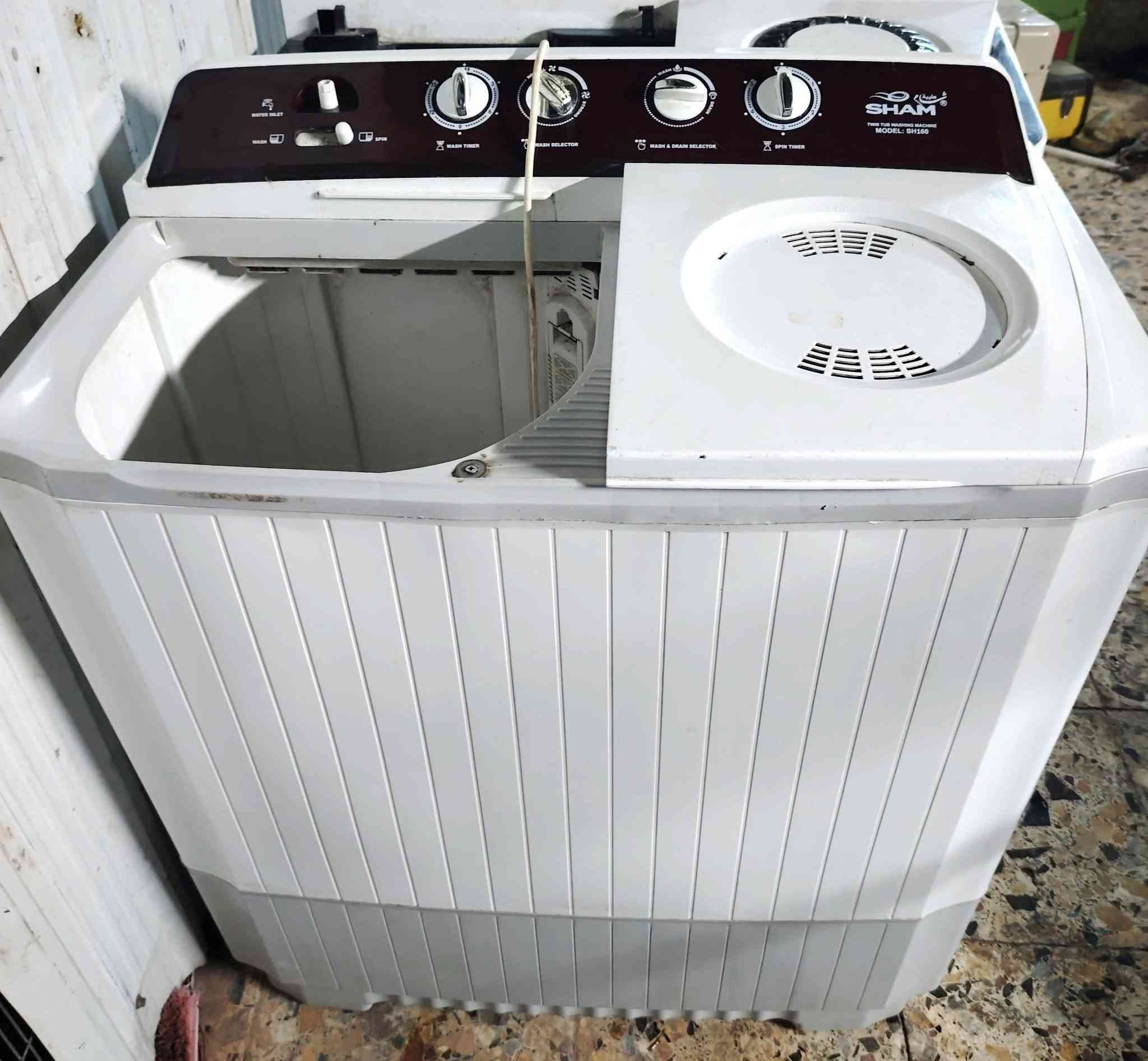 سلام عليكم غسالات للبيع شرط الشغل نضيفات سعر الوحدة ب 80و زغيره ب 65بغداد الرشاد رقم ***********
