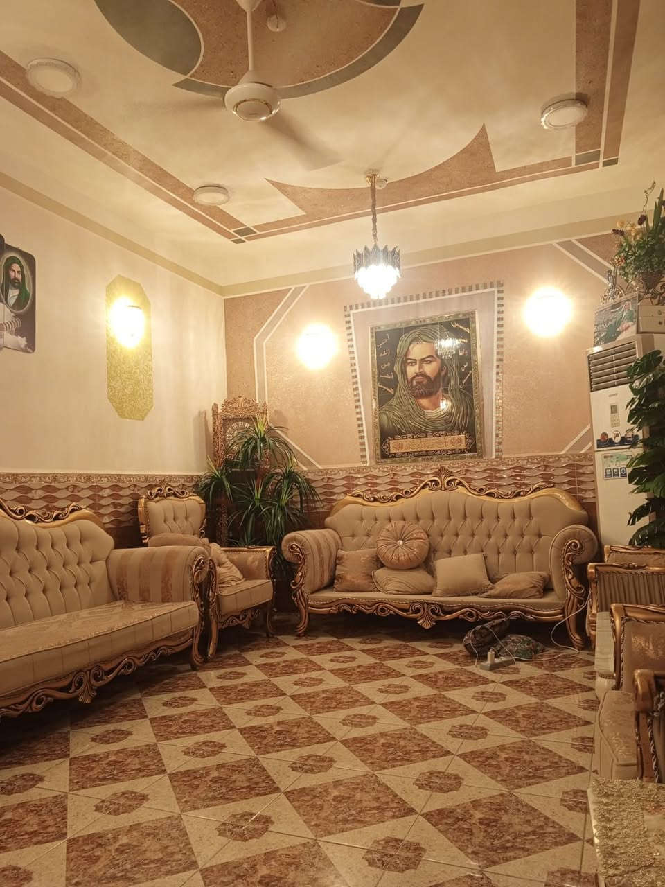 مساء الخير 
دار 200 م كافة الخدمات ماء ومجاري وكهرباء 
الخماس / قرب اسواق احمد العايشي 
سعر معقول جدا ... خاص أو اتصال 
***********
