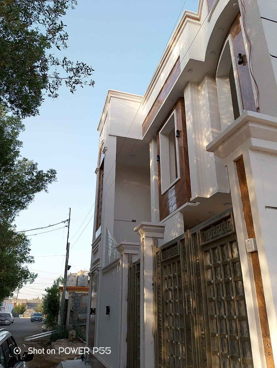 عرض مميز سكني 
يعلن مكتب عين الفخامة للعقار عن توفر دار للبيع جديد في منطقة التأميم حي الدواجن 
ركن مساحة 200
نوع العقار طابو صرف 
البيت ثلاثة طوابق معزول الاول على الثاني والثالث 
ممكن استثمار 
الطابق الأرضي غرفتين وصاله ومطبخ واستقبال وصحيات داخل وخارج وكراج 
الطابق الثاني غرفتين وصاله ومطبخ واستقبال وصحيات داخل وخارج 
الطابق الثالث غرفتين وصاله ومخزن وصحيات 
السعر عبر الواتساب على الرقم 
***********
فتح البيان بعد إكمال عقد البيع والشراء مباشرة 
او زيارة موقع مكتبنا في الرمادي شارع الاعلام قرب فلكة الفرسان حي العادل

نص مكتوب في الصور:
- Shot on POWER P55
