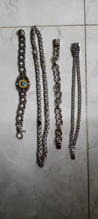 للبيع سوارات وزنجيل استرليني مختوم مكاني بغداد ومتوفر توصيل الاتصال 07...