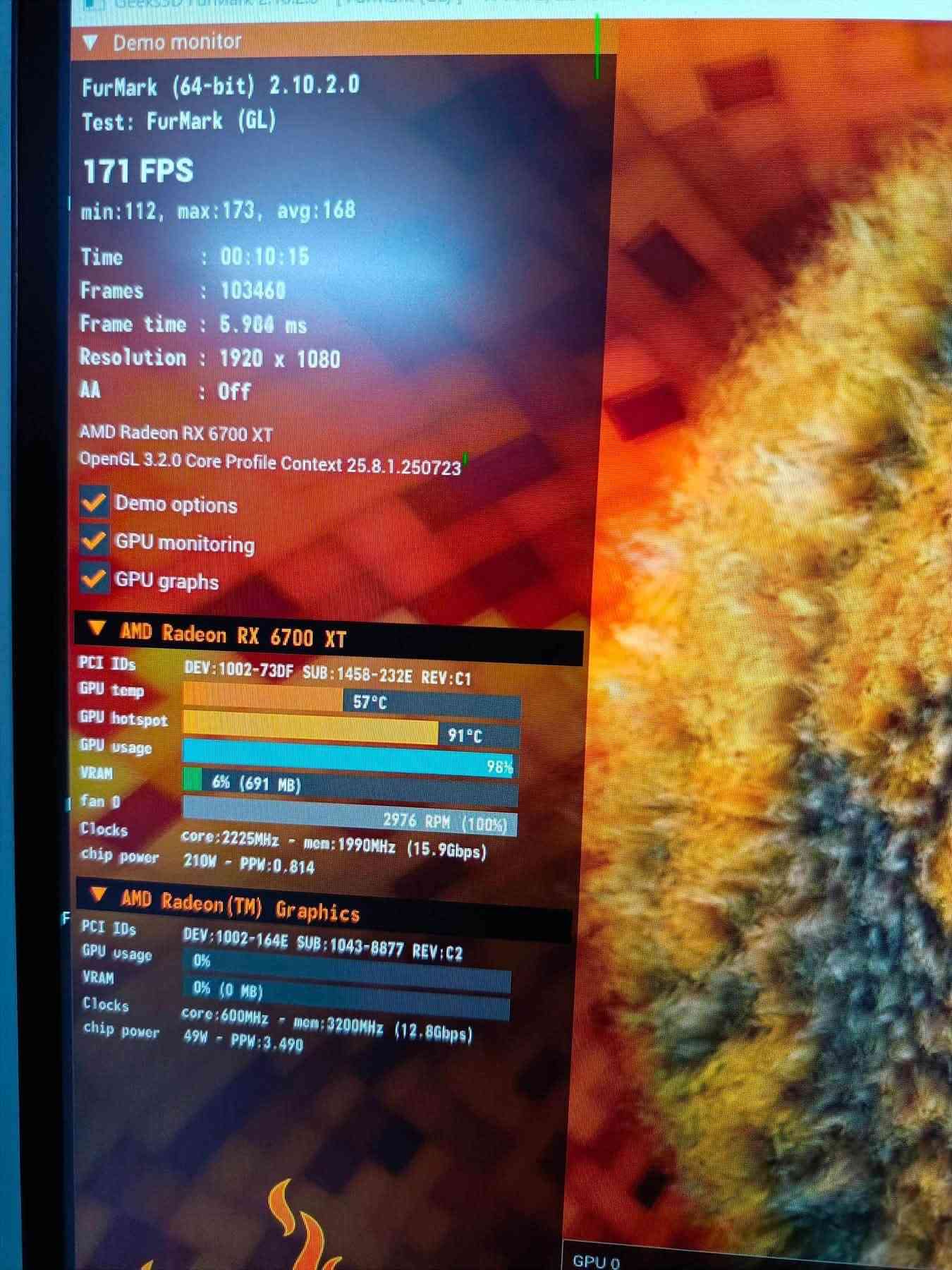 جيجابايت 6700XT • ١٢ جيجا • بالكرتون