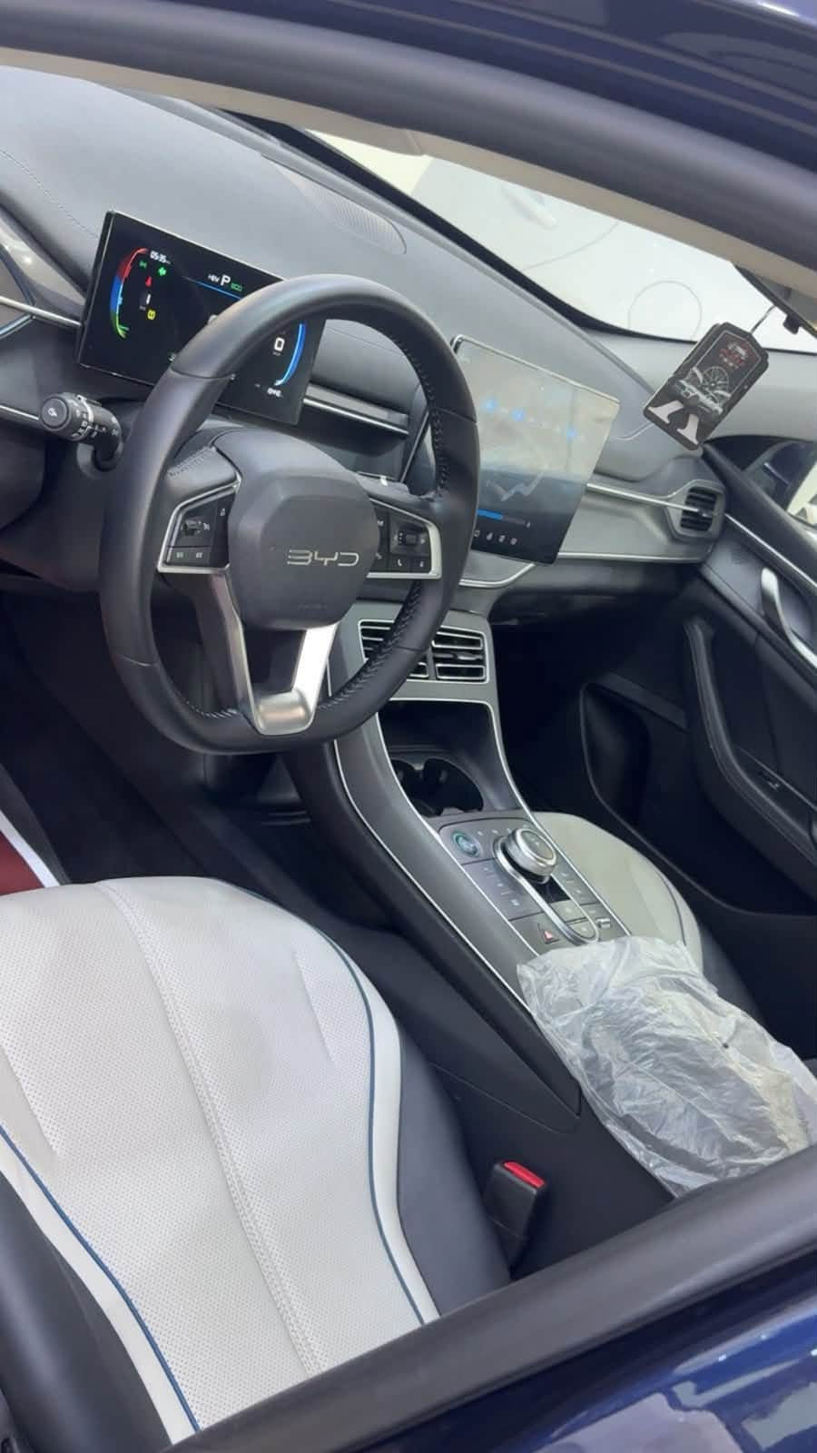 بي واي دي دستروير ٢٠٢٥ ماشيه ١٥ ألف بيها رصعه كد إصبع واحد ومسحوبه بي دي آر السياره مكفوله من الصبغ والمعجون والبارد 
مرقمه وكامله بأسمي تحويل بأي يوم يعجبك 
السعر 20 مليون و 200 ألف 
العنوان بغداد الكراده قرب ساحة الاندلس 
*********** اتصال / واتس
